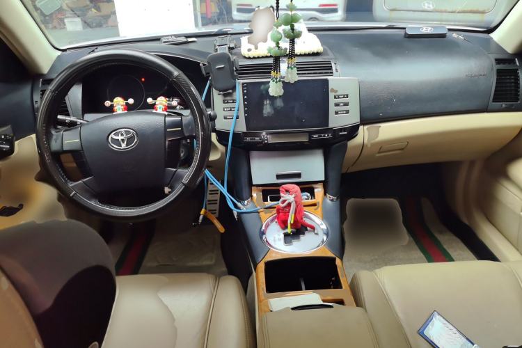 Used Toyota Reiz 2007 2.5S with Sunroof Center Console
