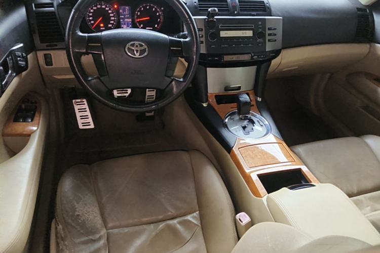 Used Toyota Reiz 2007 2.5S with Sunroof Center Console