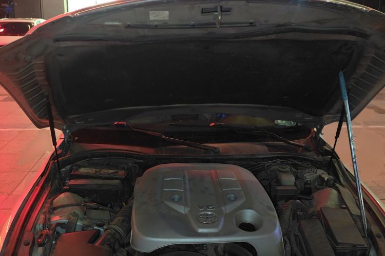 Used Toyota Reiz 2007 2.5S with Sunroof Engine Bay