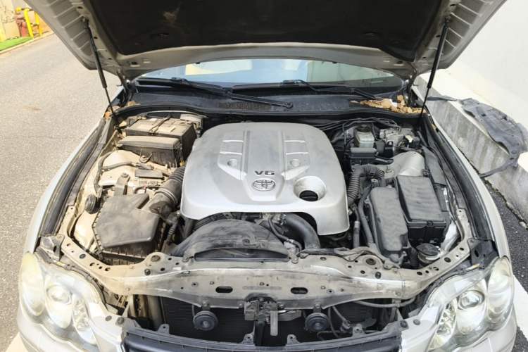 Used Toyota Reiz 2007 2.5S with Sunroof Engine Bay