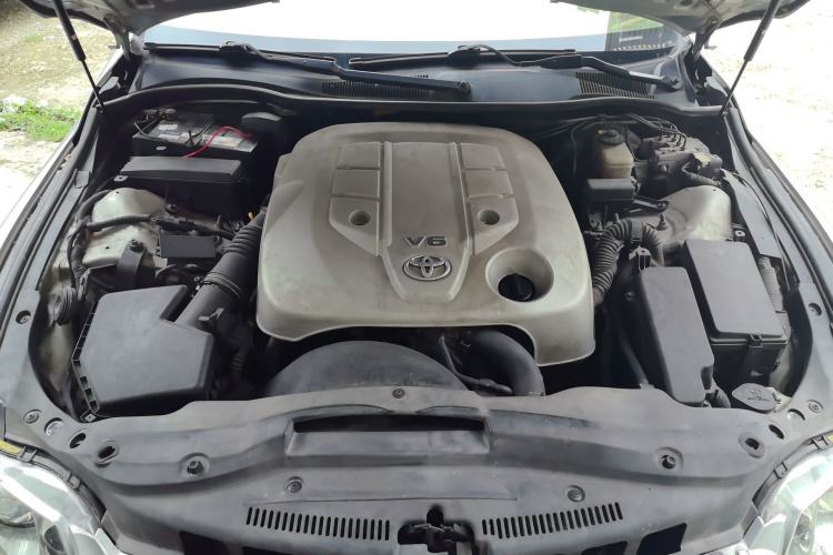 Used Toyota Reiz 2007 2.5S with Sunroof Engine Bay