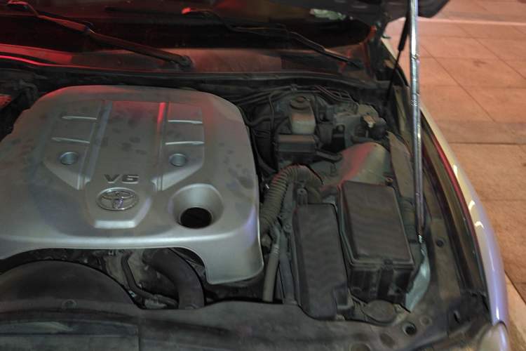 Used Toyota Reiz 2007 2.5S with Sunroof Engine Bay Left