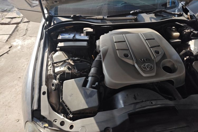 Used Toyota Reiz 2007 3.0V Super Sport Edition Engine Bay Right