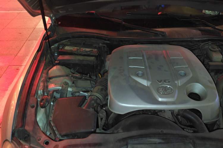 Used Toyota Reiz 2007 2.5S with Sunroof Engine Bay Right