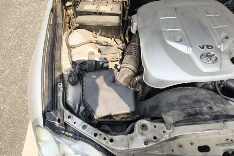 Used Toyota Reiz 2007 2.5S with Sunroof Engine Bay Right