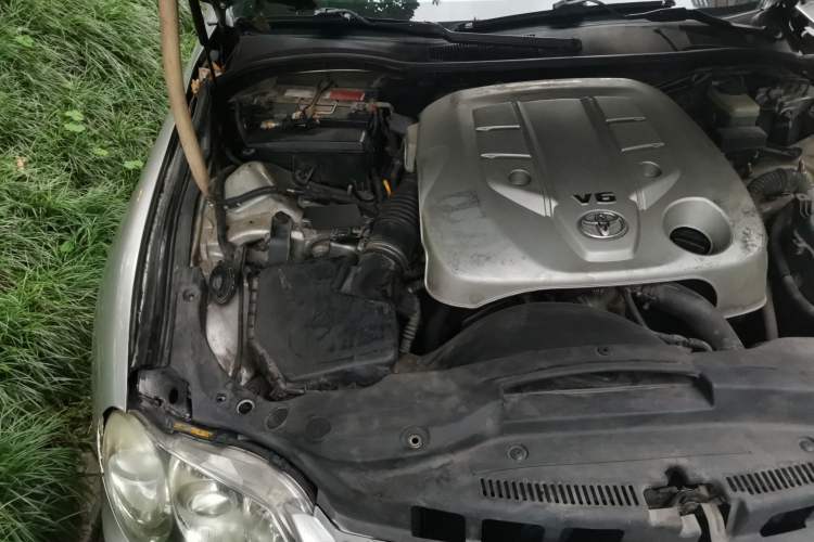 Used Toyota Reiz 2007 2.5V Super Sport Edition Engine Bay Right