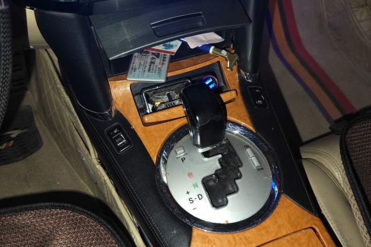 Used Toyota Reiz 2007 2.5S with Sunroof Gear Lever