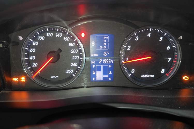 Used Toyota Reiz 2007 2.5S with Sunroof Odometer Close Up