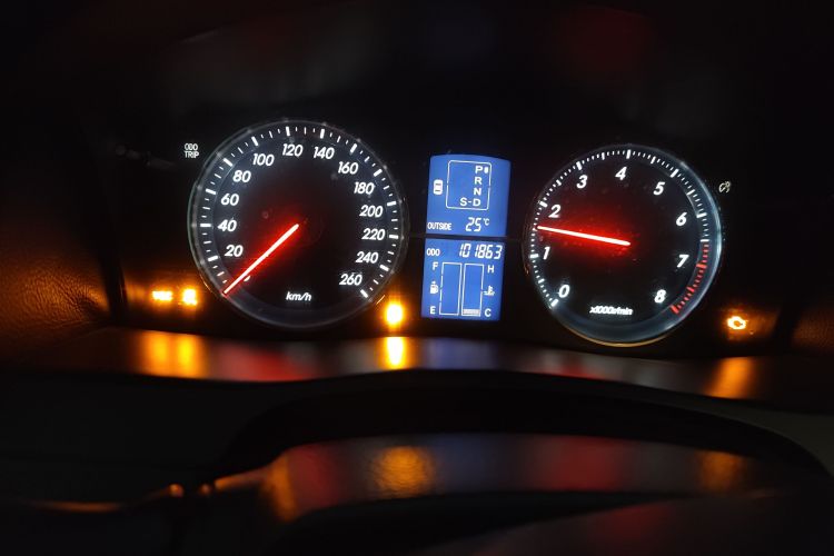 Used Toyota Reiz 2007 2.5S Leather Sunroof Version Odometer Close Up