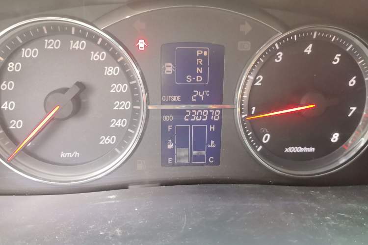 Used Toyota Reiz 2007 2.5S with Sunroof Odometer Close Up