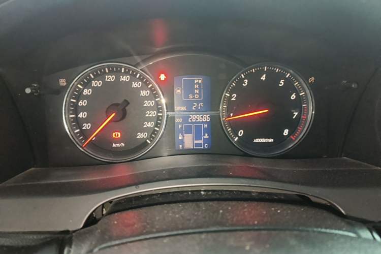 Used Toyota Reiz 2007 2.5S with Sunroof Odometer Close Up
