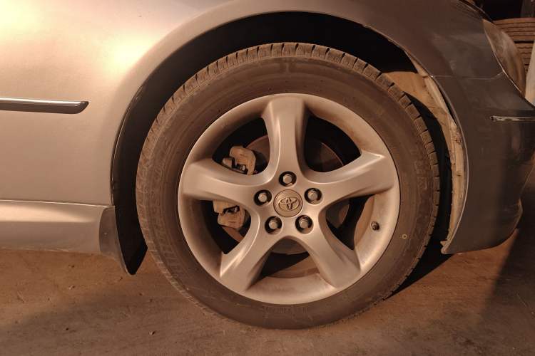 Used Toyota Reiz 2007 3.0V Super Sport Edition Right Front Wheel Hub