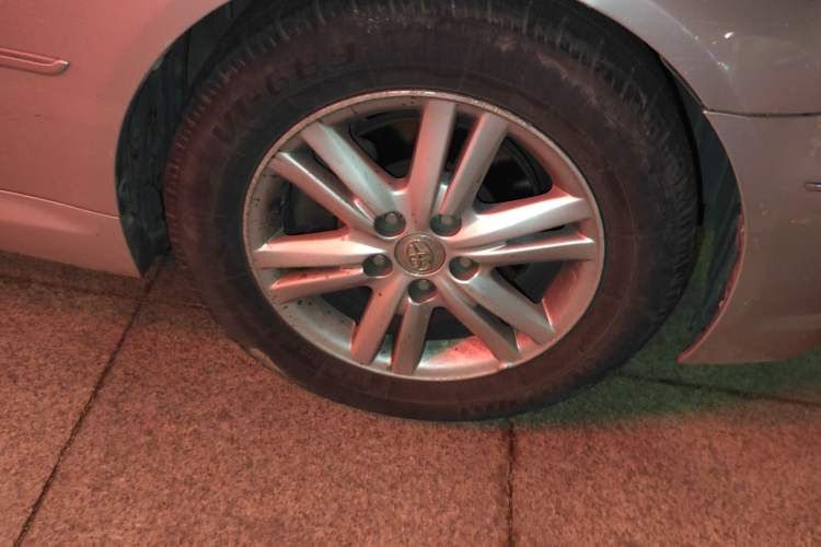 Used Toyota Reiz 2007 2.5S with Sunroof Right Front Wheel Hub