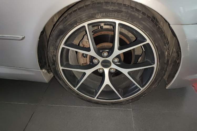 Used Toyota Reiz 2007 2.5S Leather Sunroof Version Right Front Wheel Hub