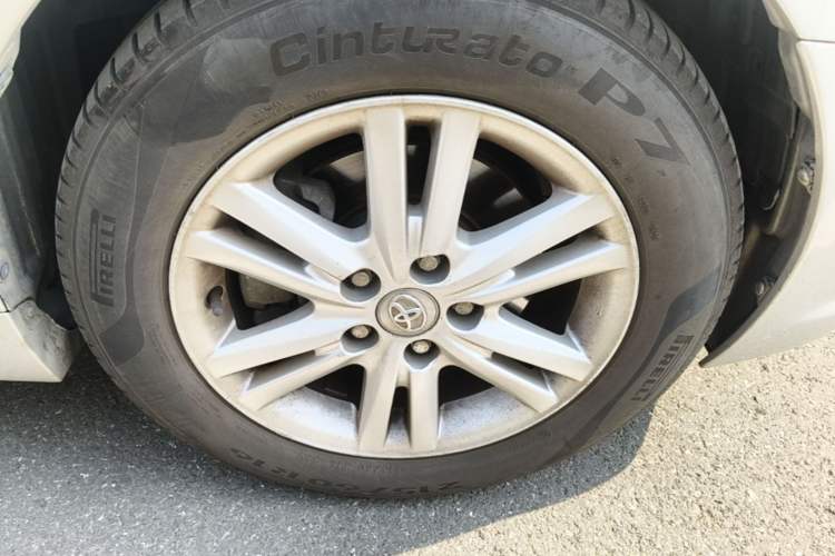 Used Toyota Reiz 2007 2.5S with Sunroof Right Front Wheel Hub