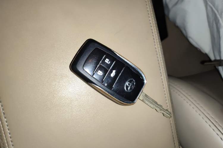 Used Toyota Reiz 2007 2.5S Leather Sunroof Version Vehicle Key