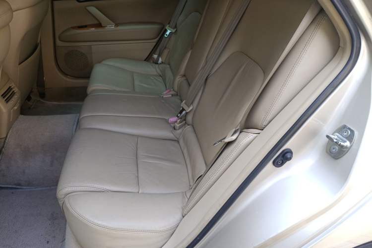 Used Toyota Reiz 2007 2.5S Leather Sunroof Version Left Rear Seat
