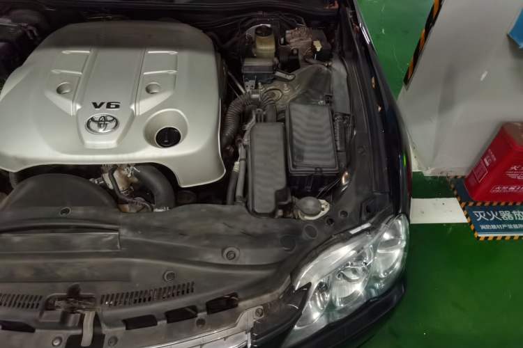 Used Toyota Reiz 2008 2.5S Special Commemorative Edition Engine Bay Left