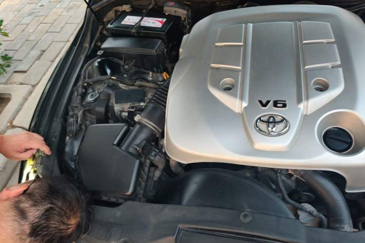 Used Toyota Reiz 2008 2.5S Special Commemorative Edition Engine Bay Right