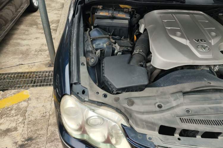 Used Toyota Reiz 2008 2.5S Special Commemorative Edition Engine Bay Right