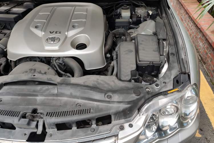 Used Toyota Reiz 2008 2.5S Special Commemorative Edition Engine Bay Left