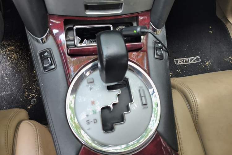 Used Toyota Reiz 2008 2.5S Special Navigation Edition Gear Lever