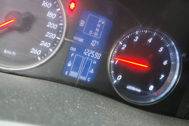 Used Toyota Reiz 2009 2.5S AVX Version Odometer Close Up