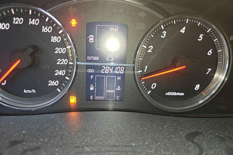 Used Toyota Reiz 2009 2.5S Comfort Edition Odometer Close Up