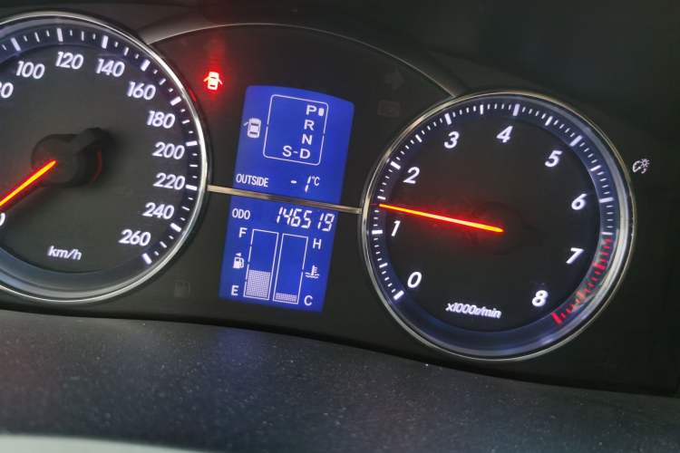 Used Toyota Reiz 2009 2.5S Comfort Edition Odometer Close Up