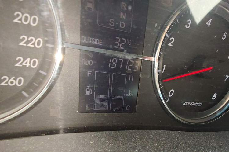 Used Toyota Reiz 2009 2.5S Comfort Edition Odometer Close Up