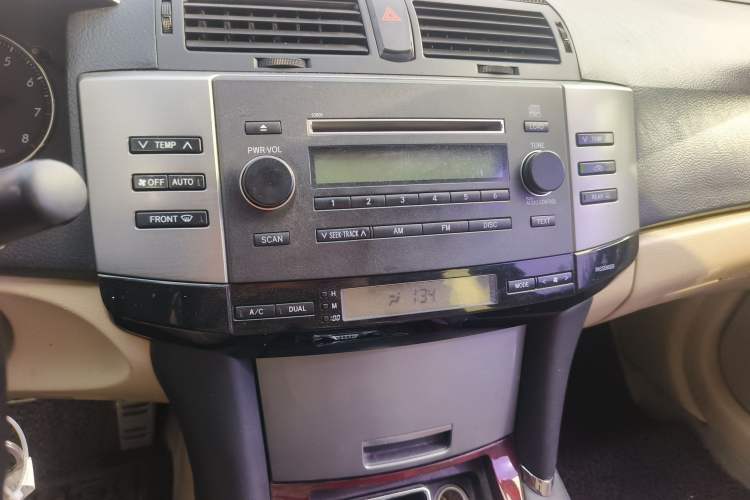 Used Toyota Reiz 2009 2.5S Comfort Edition Audio And AC Panel