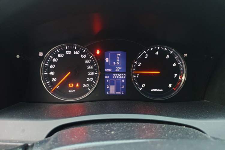 Used Toyota Reiz 2009 2.5S Comfort Edition Odometer Close Up