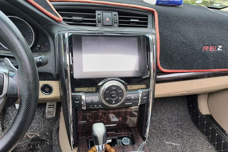 Used Toyota Reiz 2010 2.5V Fashion Elite Edition Audio And AC Panel