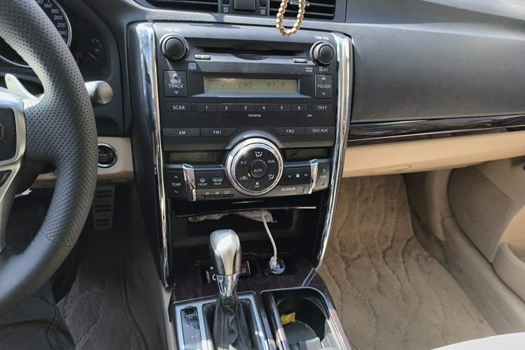 Used Toyota Reiz 2010 2.5V Fashion Elite Edition Audio And AC Panel