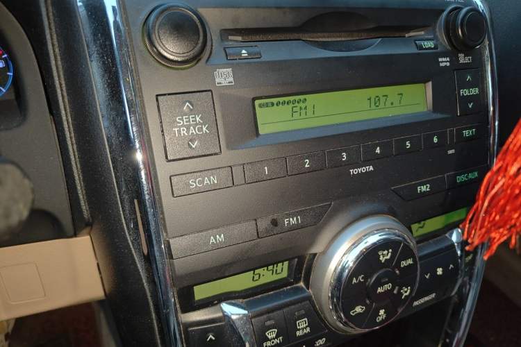 Used Toyota Reiz 2010 2.5S Fashion Elite Edition Audio And AC Panel