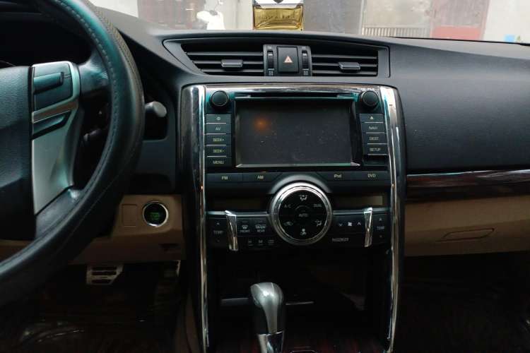 Used Toyota Reiz 2010 2.5V Fashion Elite Edition Audio And AC Panel