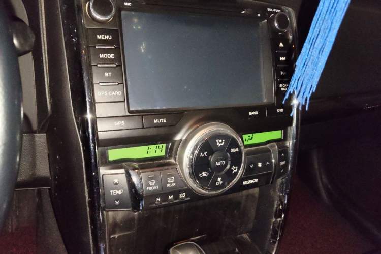 Used Toyota Reiz 2010 2.5S Fashion Elite Edition Audio And AC Panel