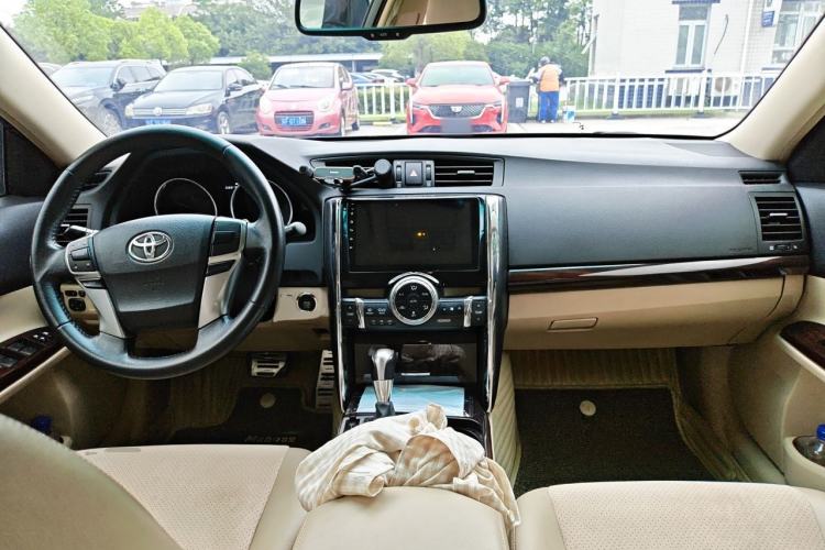 Used Toyota Reiz 2010 2.5V Fashion Elite Edition Center Console