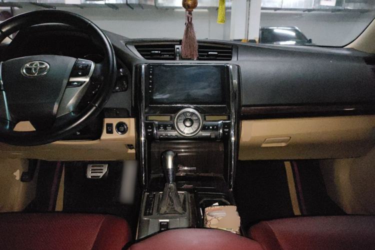 Used Toyota Reiz 2010 2.5V Fashion Luxury Navigation Edition Center Console