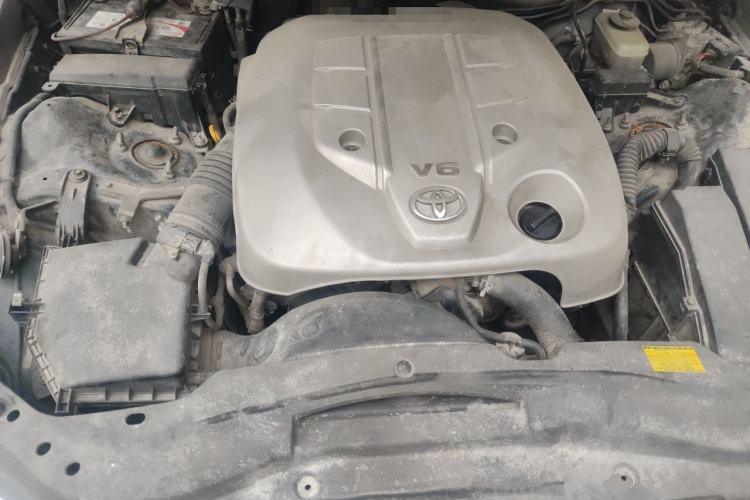 Used Toyota Reiz 2010 2.5V Fengdu Elite Edition Engine Bay