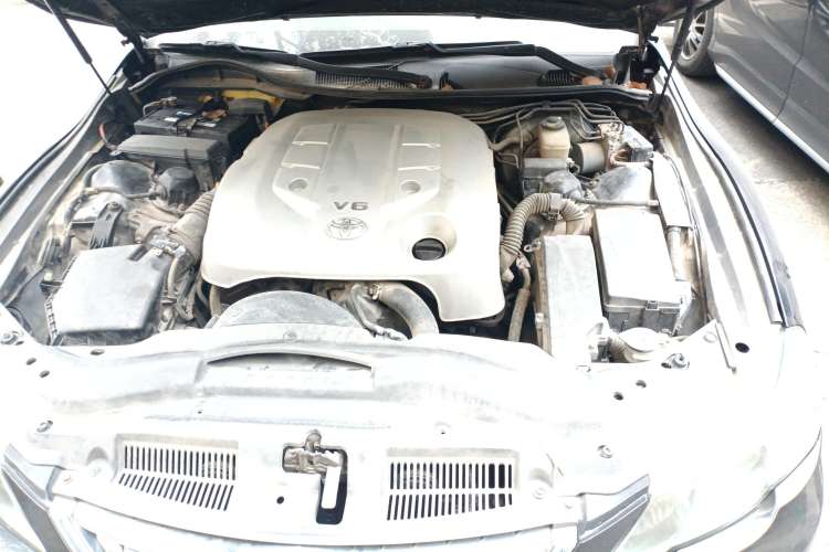 Used Toyota Reiz 2010 2.5V Fashion Elite Edition Engine Bay