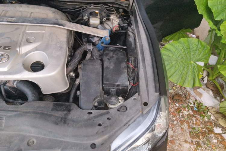 Used Toyota Reiz 2010 2.5V Fashion Elite Edition Engine Bay Left