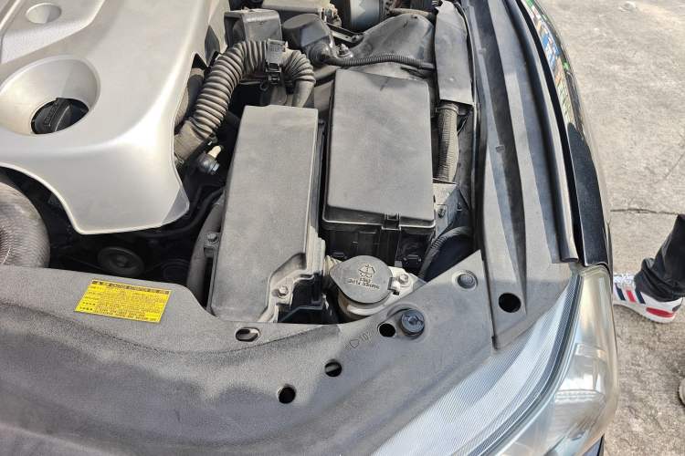 Used Toyota Reiz 2010 2.5V Fashion Elite Edition Engine Bay Left