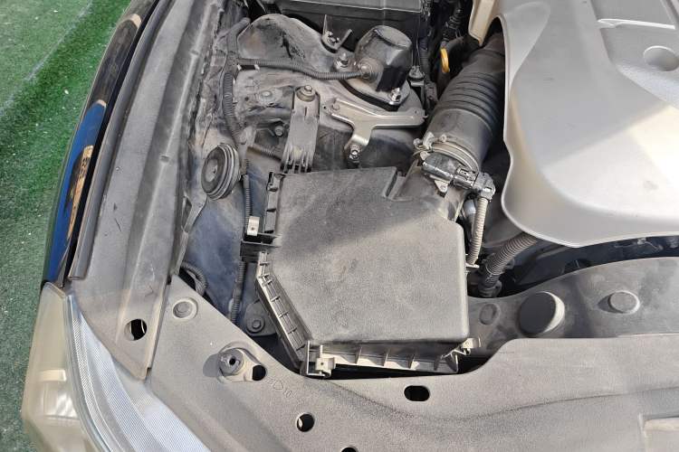 Used Toyota Reiz 2010 2.5V Fashion Elite Edition Engine Bay Right