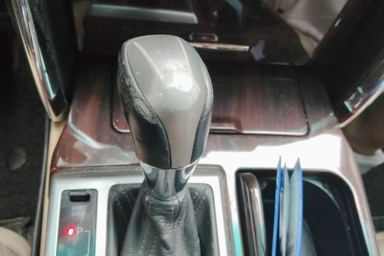 Used Toyota Reiz 2010 2.5V Fengdu Elite Edition Gear Lever