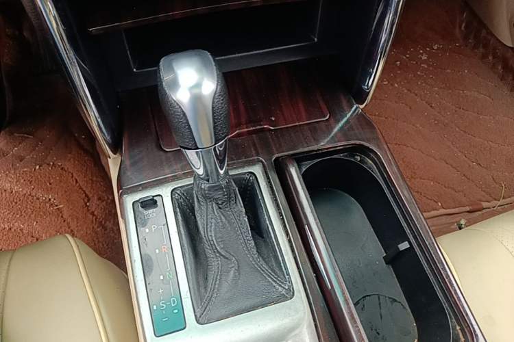 Used Toyota Reiz 2010 2.5V Fengdu Elite Edition Gear Lever