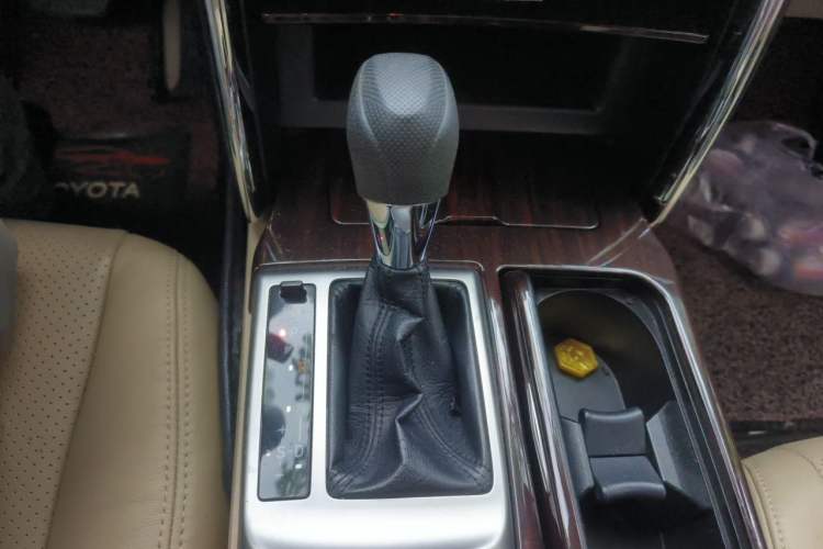 Used Toyota Reiz 2010 2.5S Fengdu Jinghua Edition Gear Lever