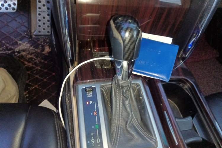 Used Toyota Reiz 2010 2.5V Fengdu Elite Edition Gear Lever