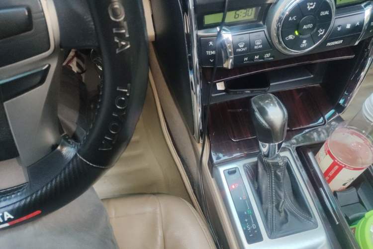 Used Toyota Reiz 2010 2.5V Fengdu Elite Edition Gear Lever
