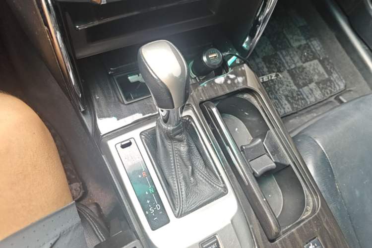 Used Toyota Reiz 2010 2.5V Fengdu Elite Edition Gear Lever